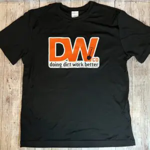 A black t-shirt with the dw logo on it.